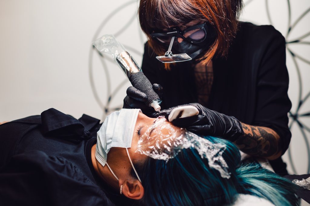 Lisa Peri esegue trucco permanente PMU a Pordenone - Le Tatuarti